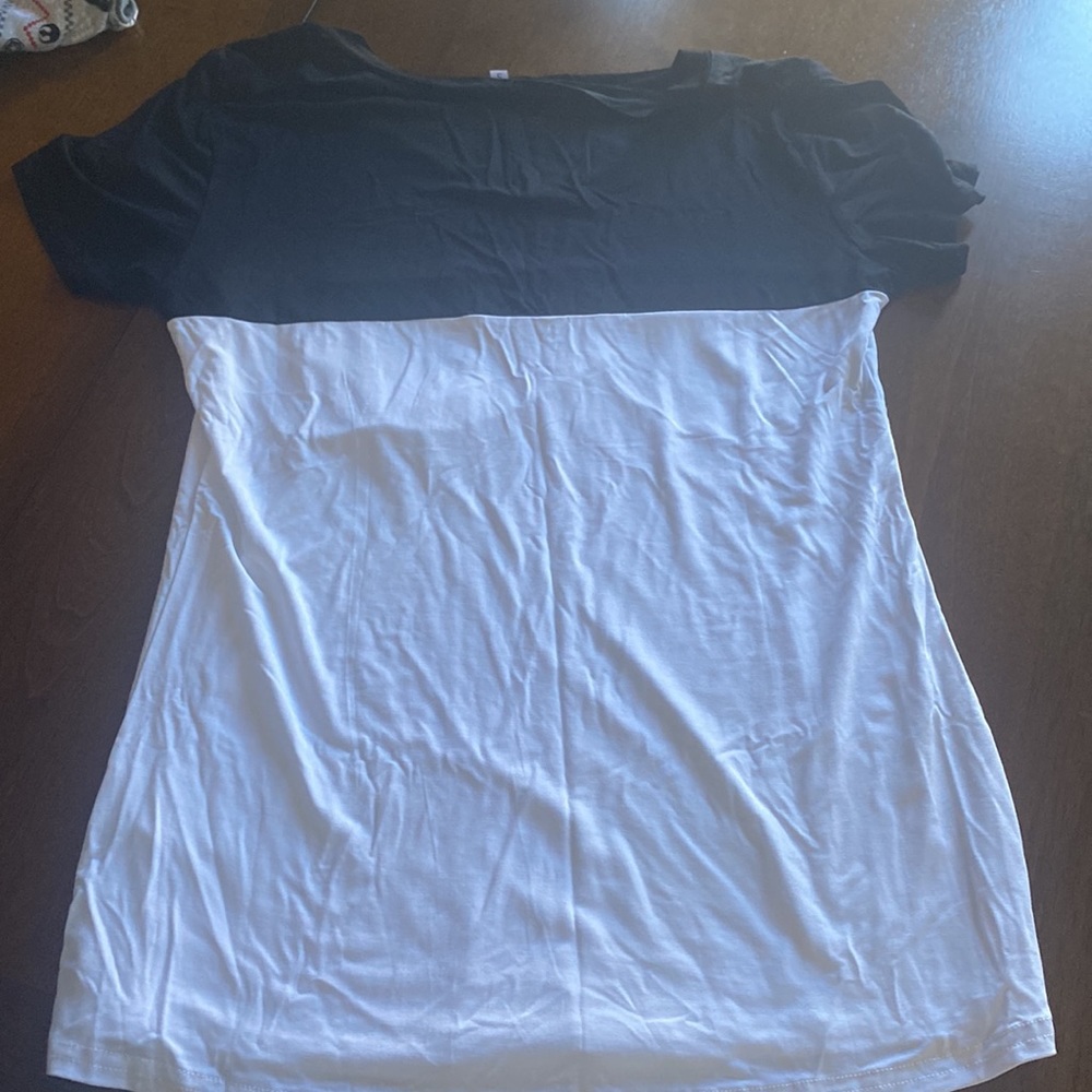 Ladies Top - Picture 3 of 3